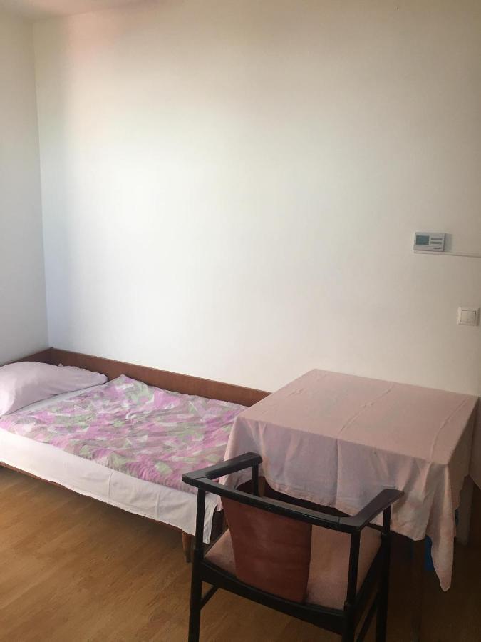 Hostel Goencoelhaz Vác Zewnętrze zdjęcie