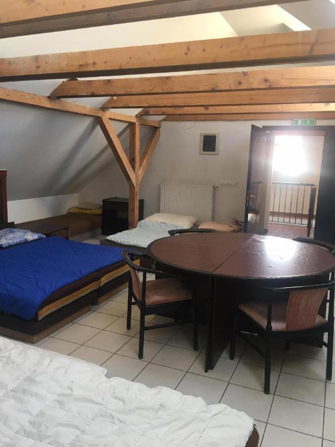 Hostel Goencoelhaz Vác Zewnętrze zdjęcie